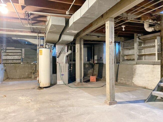 Building Photo - 2436 Laurel Ave N