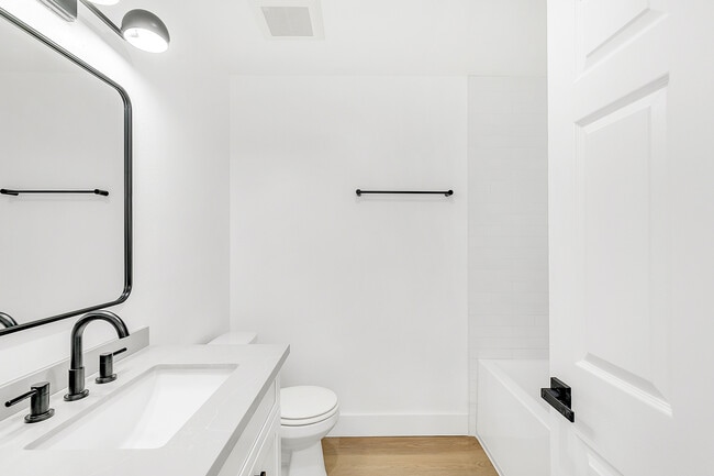 Building Photo - 12420 Woodgreen St