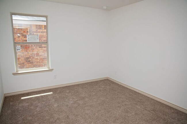 Building Photo - Lease This Stunning New Construction | Irr...