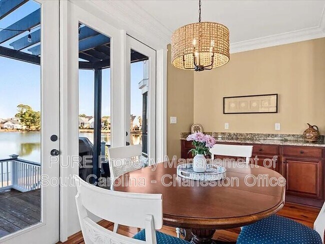 Building Photo - 1597 Rivertowne Country Club Dr