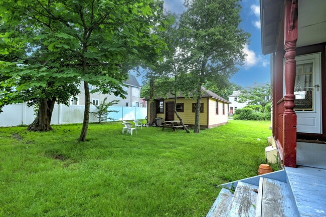 Building Photo - 32 Seaside Ave
