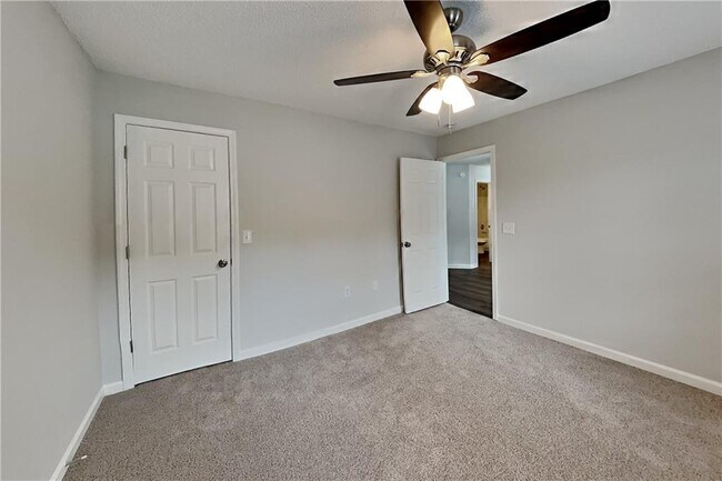 Building Photo - 114 Tannin Ct