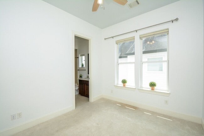 Building Photo - 2960 Rusk St