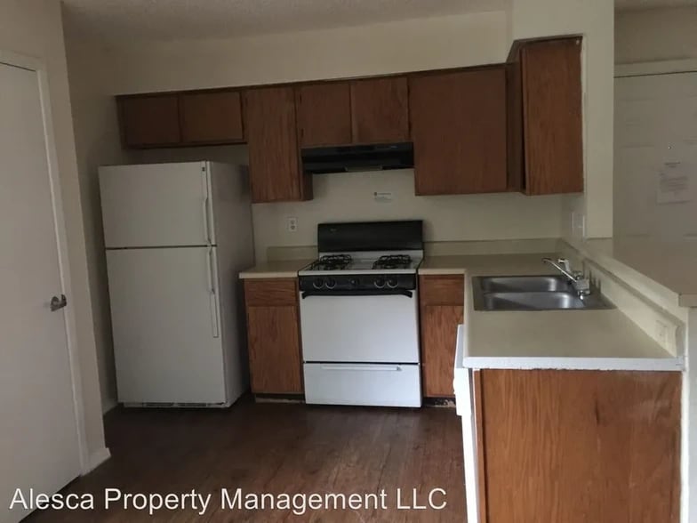 Building Photo - 501 Algerita Dr