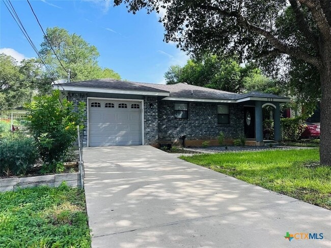 Primary Photo - 773 E Mather St