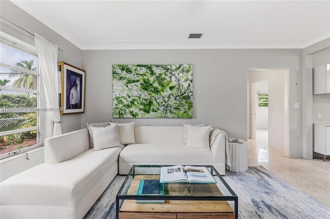 Building Photo - 260 SW 31st Ct