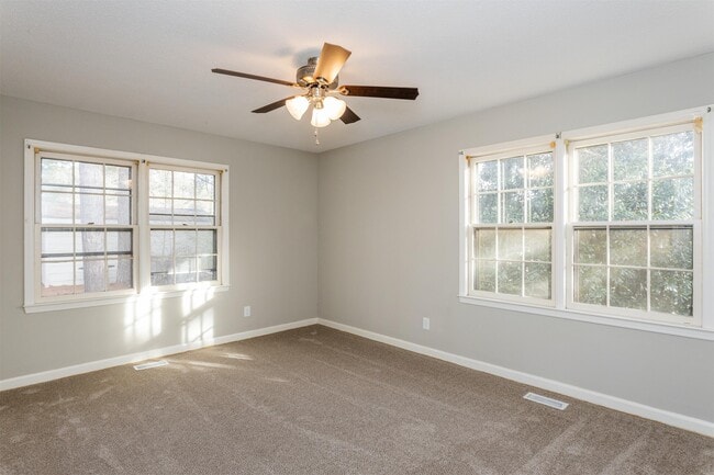 Building Photo - 332 Whitehall Dr