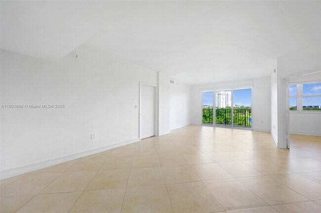 Building Photo - 20000 E Country Club Dr