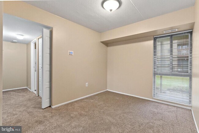 Building Photo - 211 James Ct