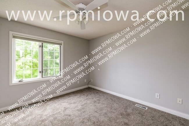 Building Photo - 15803 Hawthorn Dr