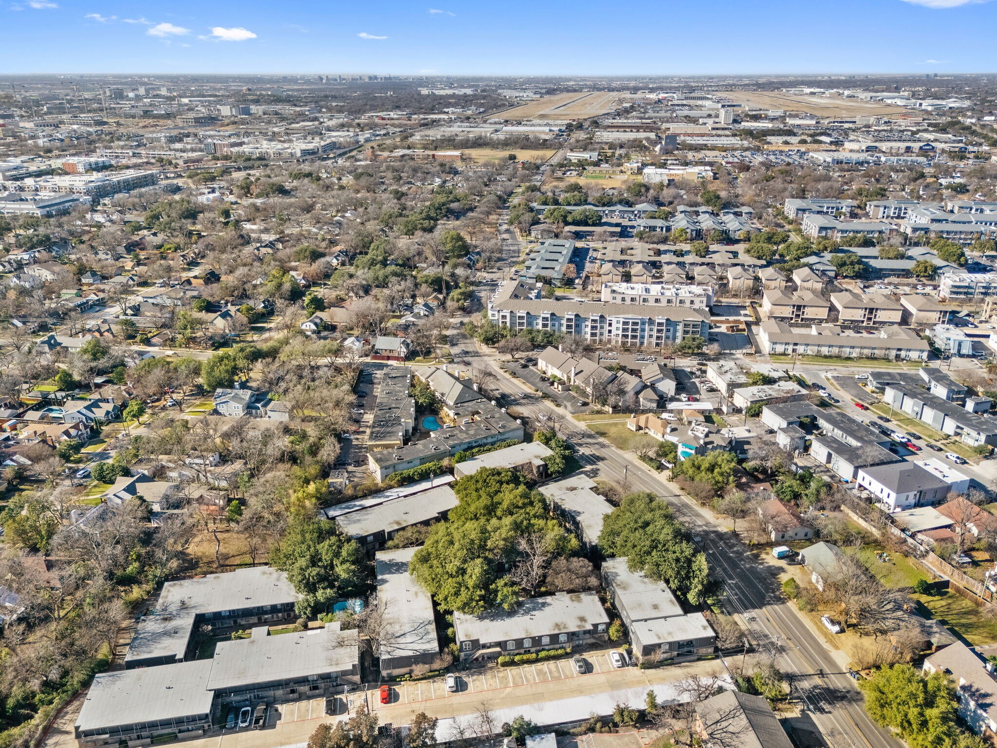 Building Photo - 5057 Les Chateaux Dr