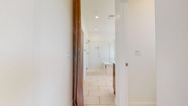 Building Photo - Bright & Beautiful 4 Bedroom 3 Full Bathroom Home!