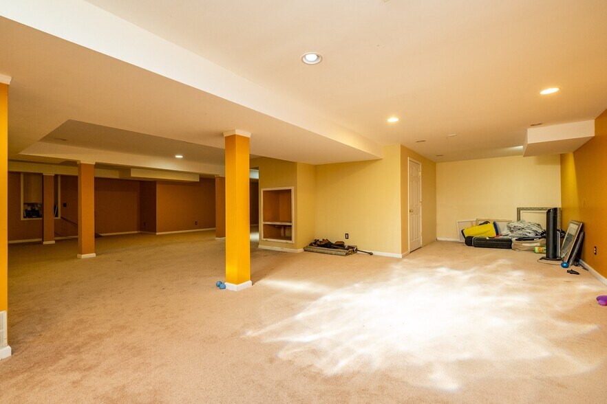 Building Photo - 466 Ivy Ln