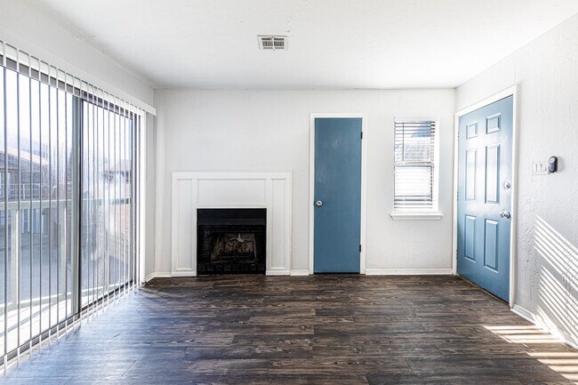 Building Photo - Spacious two-bedroom with fireplace!