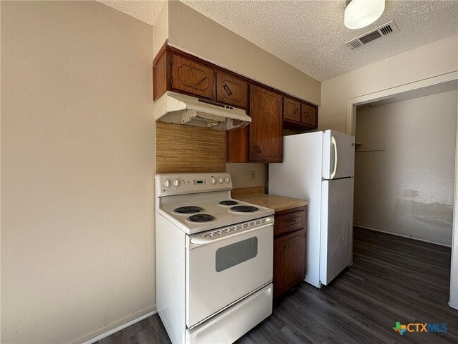 Building Photo - 1202 Covey Ln