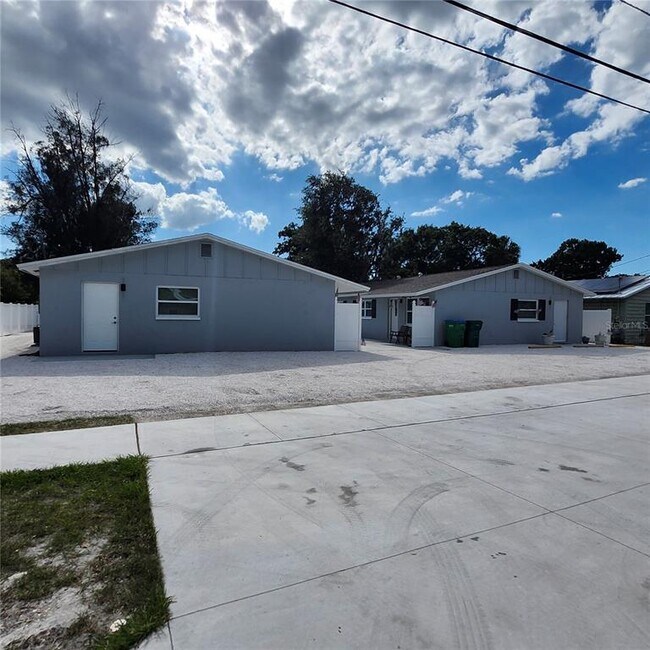 Building Photo - 15406 Avalon Ave