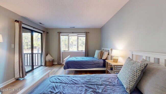 Building Photo - 704 Dover St