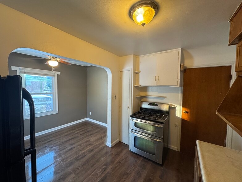 Building Photo - 9200 Evergreen Ave