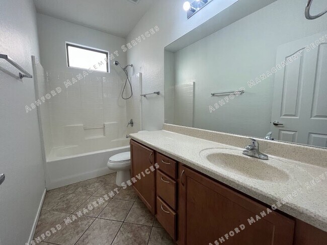 Building Photo - BEAUTIFUL 3 BEDROOM 2 BATHROOM HOUSE FOR R...