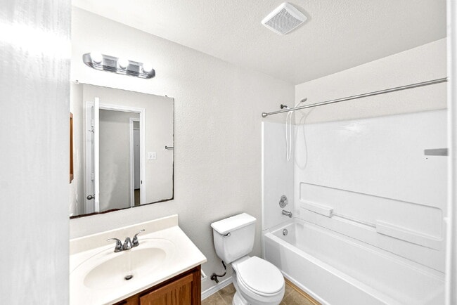 Building Photo - Charming 4-Bedroom Sanctuary - Spacious Living Awaits