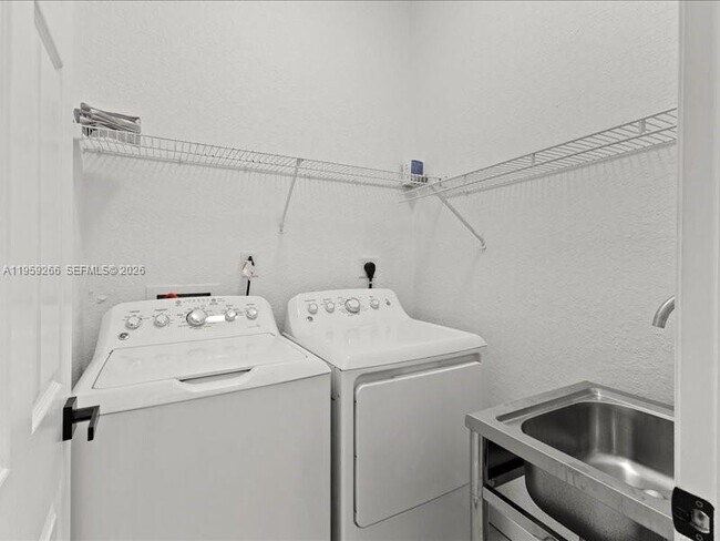 Building Photo - 1819 Mariners Ln