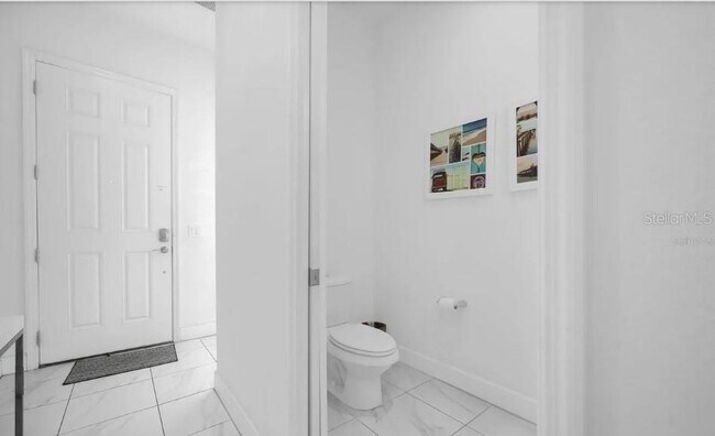 Building Photo - 450 Captiva Dr