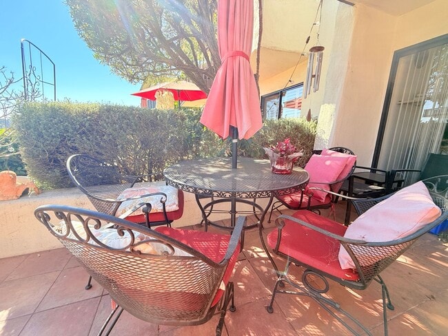 Building Photo - Charming Fully Furnished 1-Bedroom Condo with Pool Access in Carpinteria