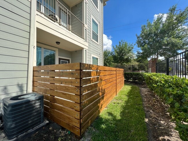 1st Floor Extended Patios Available - 7630 Amelia Rd