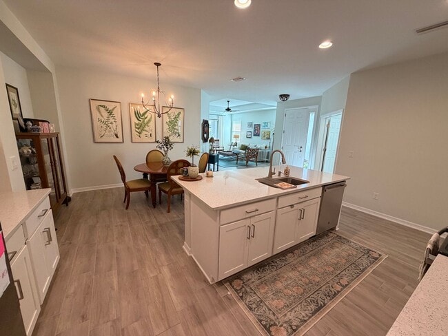 Building Photo - 6001 Fiore Dr