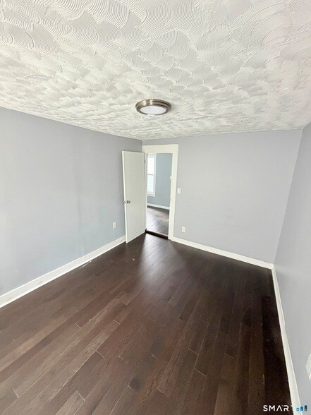 Building Photo - 16 Daggett St