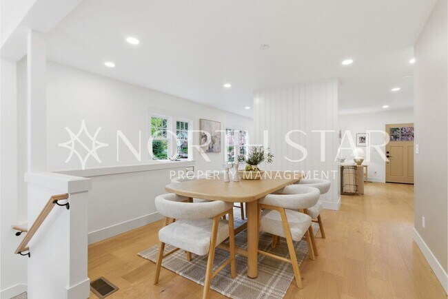 Building Photo - 592 9th St