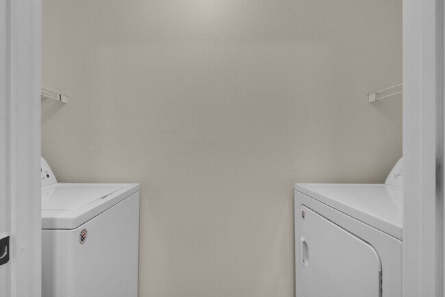 Building Photo - Recently Remodeled 2B/2B Unfurnished Condo in Indian Lake