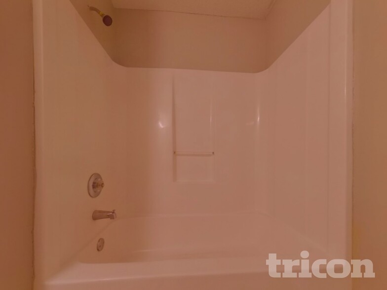 Building Photo - 4600 White Rd