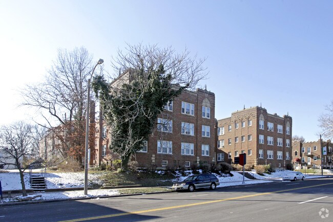 Building Photo - 6408-6416 Oakland Ave