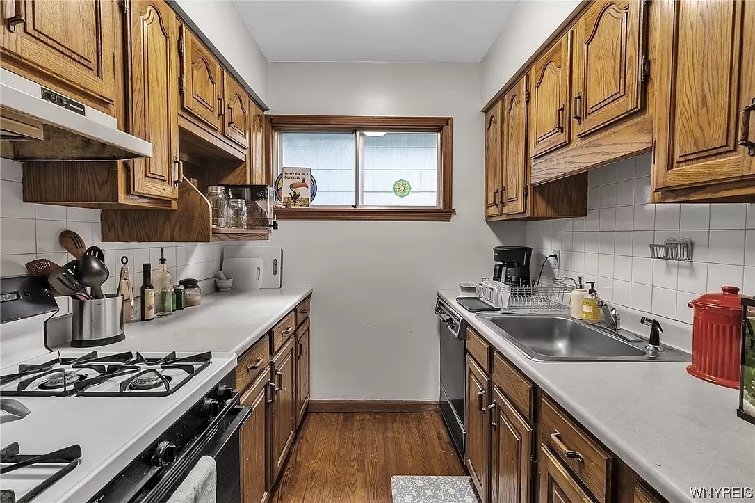 Building Photo - 175 Saint James Pl