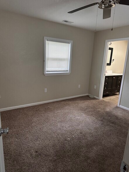 master bedroom - 411 Greenbriar Ave