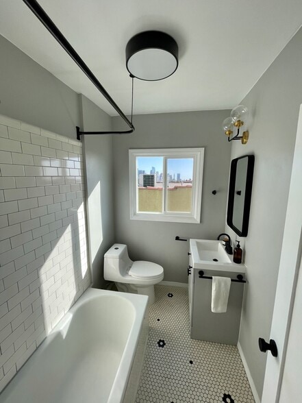 Newly renovated bath - 1306 Montana St