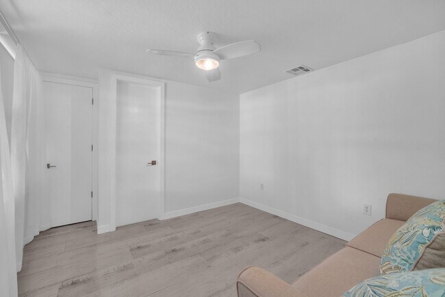 Building Photo - Beautiful home in quiet neighborhood