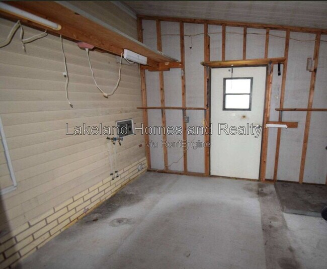 Building Photo - 1762 Fox Hill Dr
