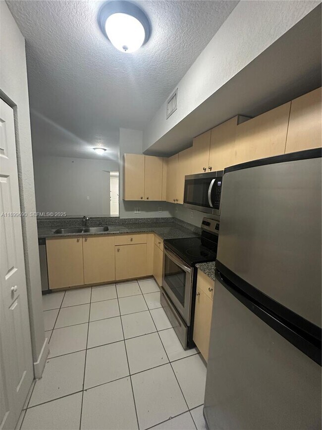 Building Photo - 2520 Centergate Dr