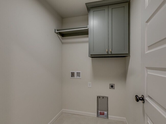 Building Photo - Brand New home In Azalea!