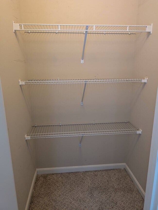 Building Photo - AVAILABLE NOW! Luxurious and Modern 3-4 Be...