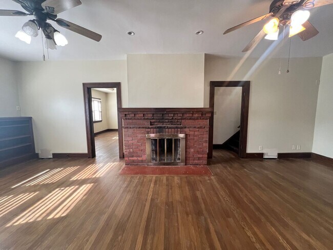 Building Photo - Spacious 4 Bedroom, 2 Bath Home with 3-Car Garage – Near WSU – Available Now!