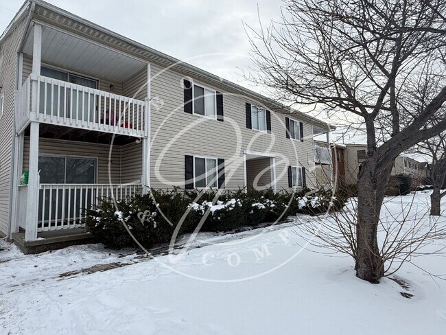 Building Photo - "Discover Spacious Comfort: Modern 3-Bed, 2-Bath in Maumee School District.