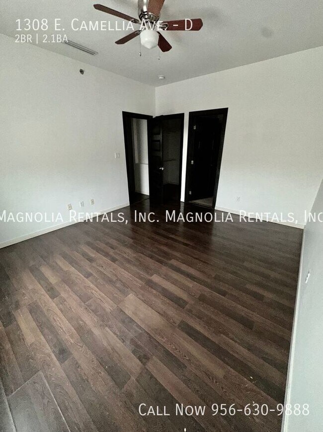 Building Photo - 2 Bed 2 Bath Townhome