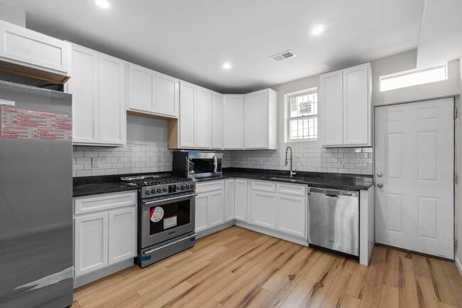 Building Photo - 3404 Noble St