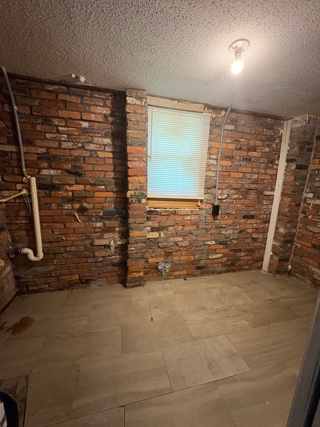 Building Photo - 3902 Wesley Dr