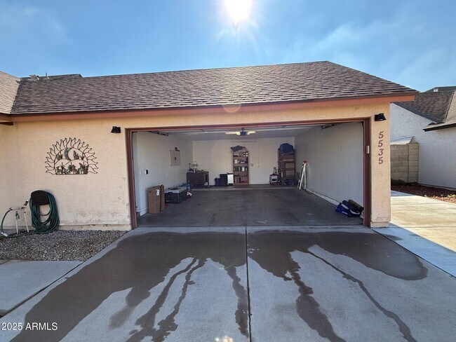 Building Photo - 5535 W Willow Ave