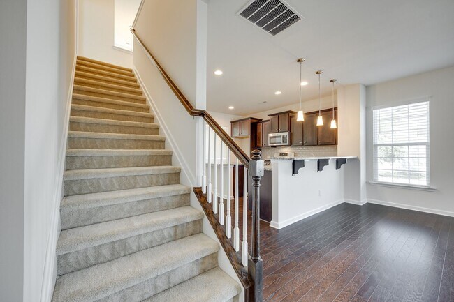 Building Photo - Beautiful 4-bed, 3.5 bath with Primary on the main level in Cameron Creek of Fabulous Fort Mill!