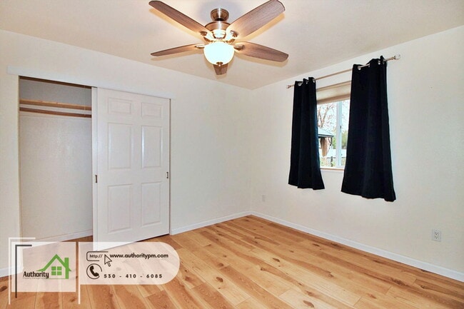 Building Photo - 864 Loma St